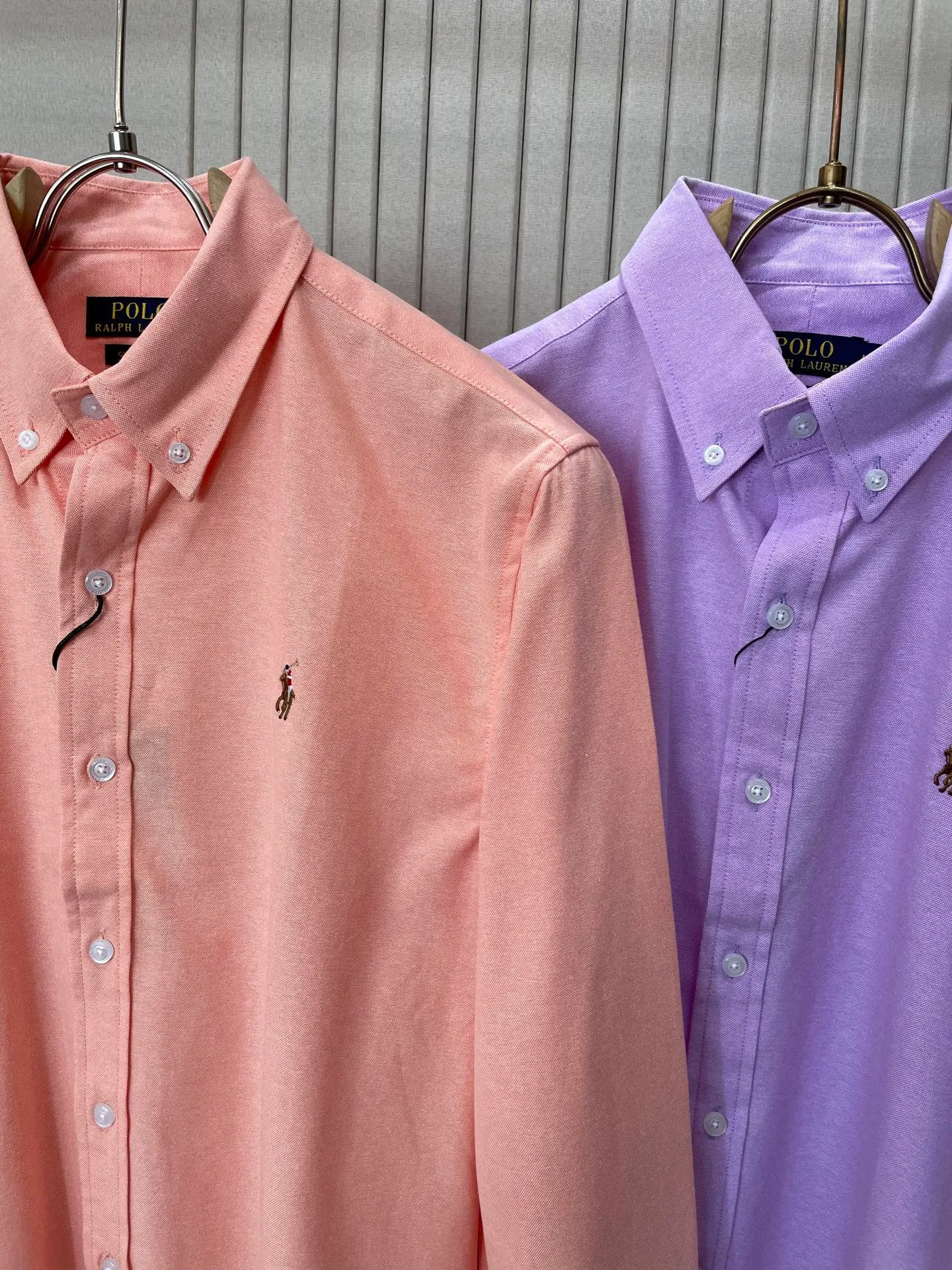 P220 🌸🌸🌸 POLO Ralph Lauren [High Quality] Classic shirt! Classic casual shirt made of pure cotton fabric with unique design, simple, clean and classic version design. It is a versatile style that can be switched at will. The fabric feels soft and delicate, highly breathable, close to the skin and comfortable to wear. It can be worn alone as an inner layer. Its versatile performance is beyond your imagination! The upper body of the ready-to-wear is simple and classic yet elegant! Size:M-XXL